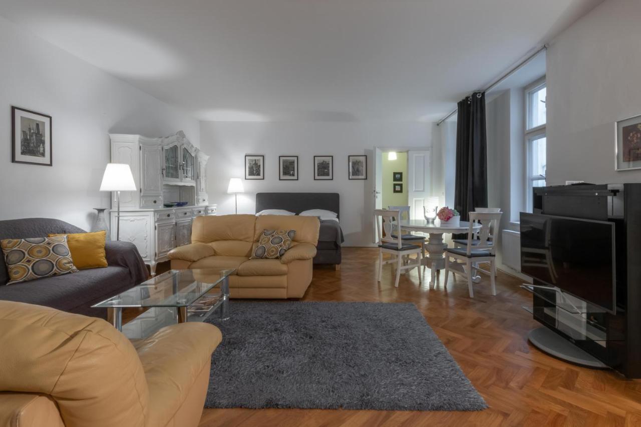 Apartman Carolinum Прага Екстер'єр фото