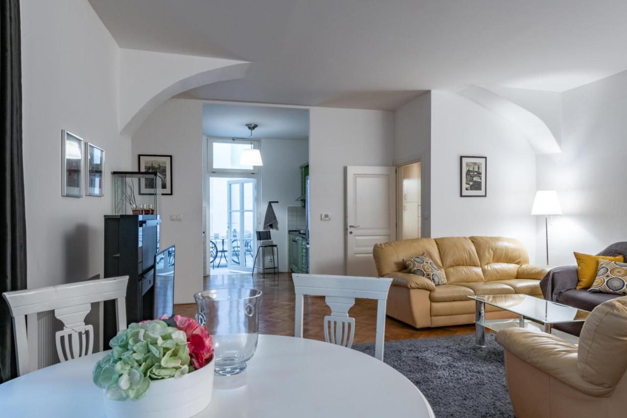 Apartman Carolinum Прага Екстер'єр фото