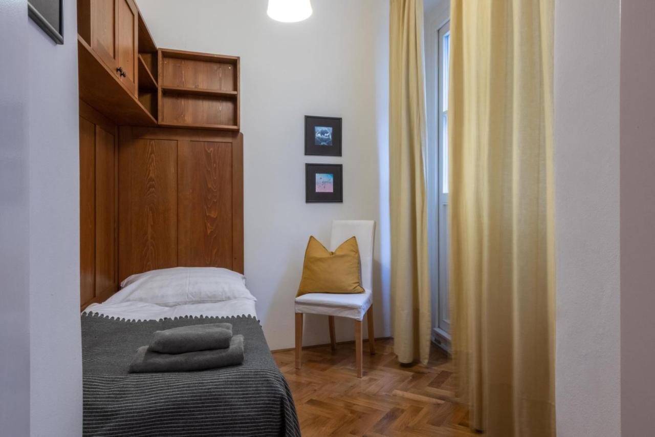 Apartman Carolinum Прага Екстер'єр фото