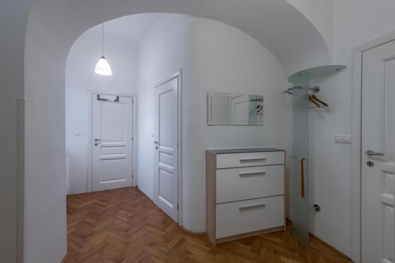 Apartman Carolinum Прага Екстер'єр фото