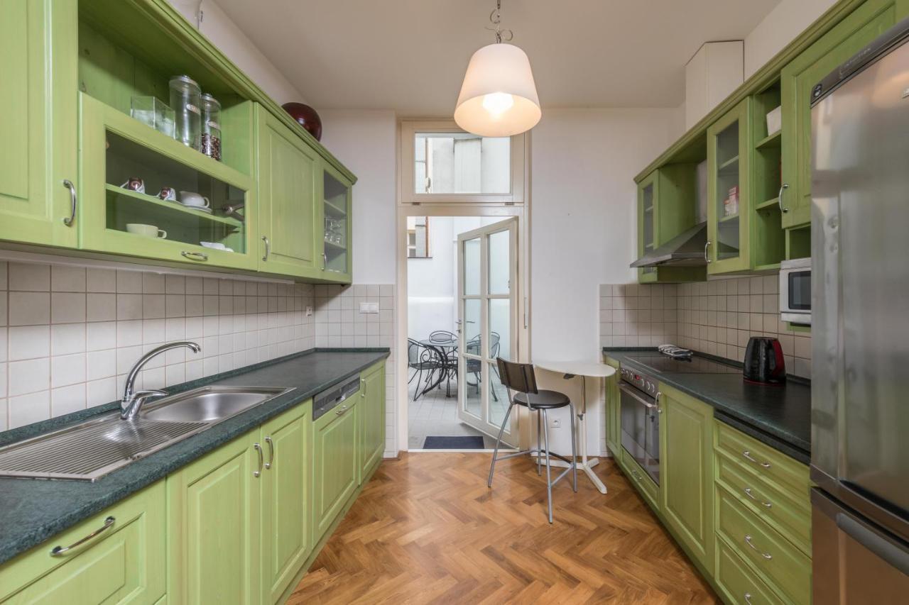 Apartman Carolinum Прага Екстер'єр фото