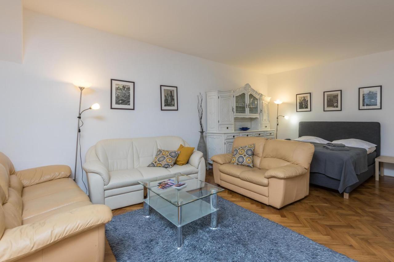 Apartman Carolinum Прага Екстер'єр фото